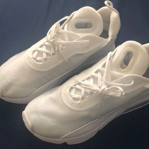 white nikes brand new never worn